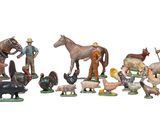 de nombreuses figurines d'animaux de la ferme sur fond blanc