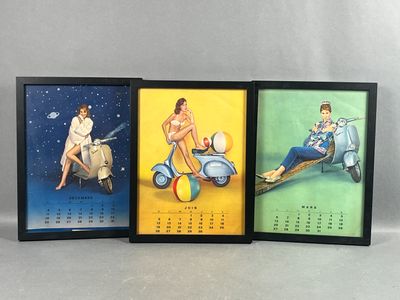trois calendriers encadrés représentant une femme sur un scooter et un homme sur un scooter