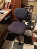LOT de MOBILIER comprenant un BIBUS, un BUREAU (et son faute… (photo 5)