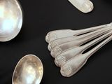 many spoons and spoon spoons laid out on a table