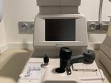 une photo d'un dispositif médical posé sur un comptoir