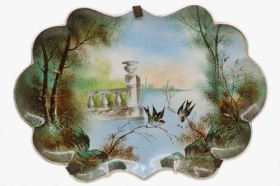 LIMOGES - Début Xxe siècle Petit plat de forme chantournée e…