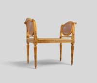 Petite banquette à fond de canne en bois mouluré et sculpté …