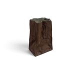 un sac en papier brun muni d'une poignée