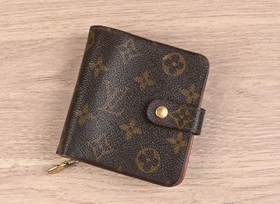 louis vuitton monogram small wallet