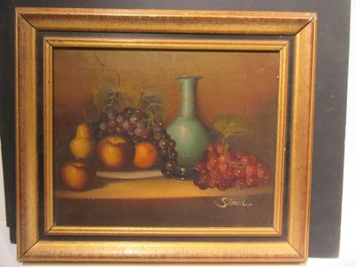une photo d'un tableau représentant des fruits et un vase posés sur une table