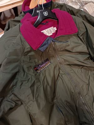 3 blousons "Disneyland". Tailles: 2xM et 1xL