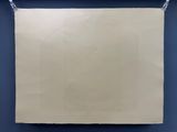 une image représentant une feuille de papier accrochée à un mur