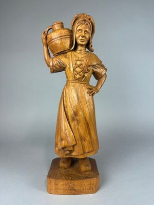René ESNOL (XXème) - STATUETTE en bois représentant une Norm…