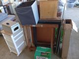 plein de cartons qui traînent par terre
