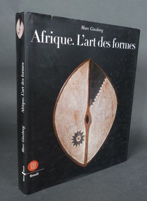 la couverture d'un livre sur laquelle figure l'image d'un objet en bois