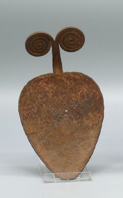 Cuillère monnaie en fer forgé à patine d’oxydation, au cuill…