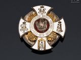 an image of a badge with a crown on it