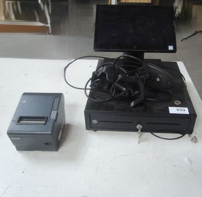 une photo d'une caisse enregistreuse et d'une imprimante posées sur une table