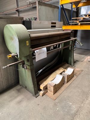 l'image d'une machine installée dans un entrepôt