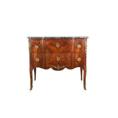 une image d'une commode avec un plateau en marbre