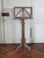 LUTRIN en chêne mouluré et sculpté reposant sur un piétement… (photo 6)