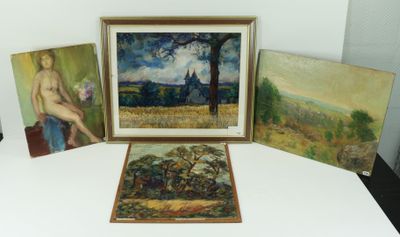 trois tableaux encadrés représentant des nus et des arbres, posés sur une table blanche