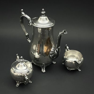 service à thé plaqué argent avec tasses et soucoupes assorties