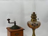 trois types différents de lampes anciennes sur fond blanc