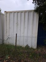 T47: Container maritime blanc avec établi (vide) (photo 2)