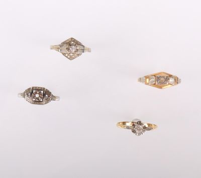 un lot de cinq bagues en or et diamants