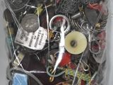 un sachet contenant un assortiment de boutons