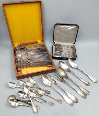 an assortment of silverware including spoons, forks and spoons