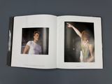 un livre avec la photo d'un homme et d'une femme