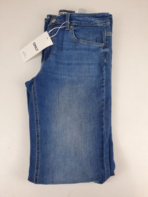 l'arrière d'un jean sur lequel est cousue une étiquette