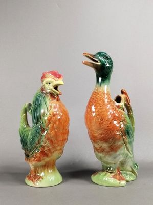 paire de figurines en céramique représentant un oiseau et un oiseau au bec rouge