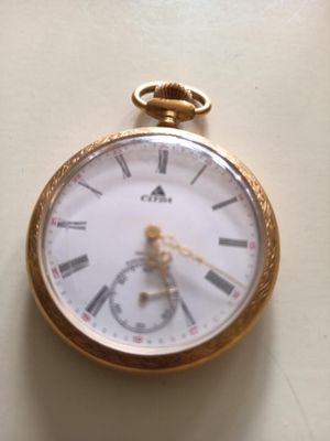 Montre à gousset CLYDIA en plaqué or fonctionnelle.