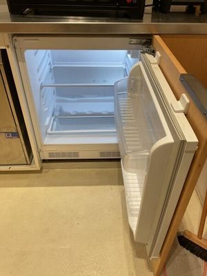 1 réfrigérateur encastré table top IKEA FASTNAS