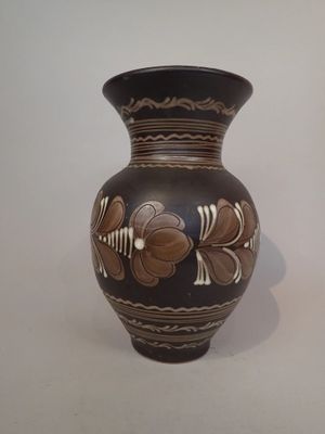 Important vase en terre cuite à décor floral dans les tons b…