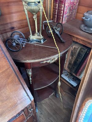 a table with a lamp on top of it in a room