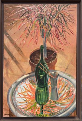 tableau représentant une bouteille verte contenant une plante, posée sur une table