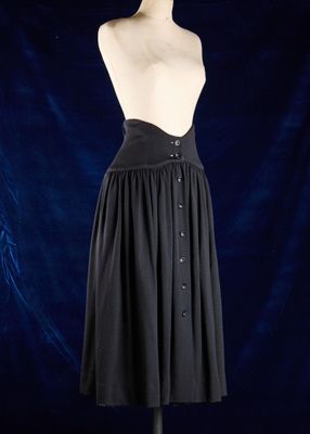 une robe noire sur un mannequin mannequin mannequin mannequin mannequin mannequin mannequin mannequin mannequin mannequin