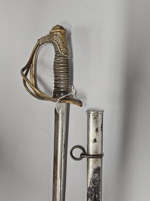 une épée en argent et en or, avec une poignée en argent