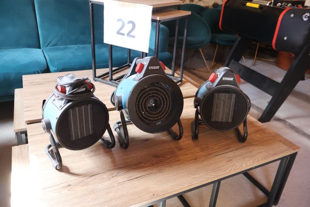 Deux petits (2500W) et un gros (3200W) ventilateur chauffage