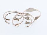 a close up of a silver ring with a leaf on it