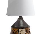 une photo d'une lampe de table surmontée d'un abat-jour blanc