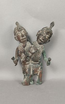 Figure de jumeaux bronze de style Ifé Bénin Deuxième moitié … - Photo 1