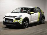 La Citrole est une voiture compacte aux couleurs vert vif et blanc.