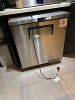 Un caisson réfrigéré TRUE positif inox une porte