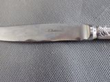 a knife that is laying on a table