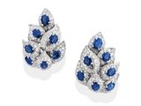 une paire de boucles d'oreilles en saphir et diamant