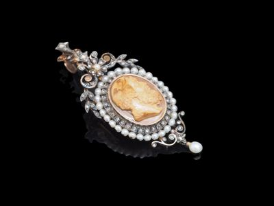 Broche en or 750 millièmes et argent 800 millièmes ornée d'u…