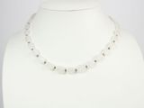 gros plan d'un collier sur un mannequin mannequin mannequin mannequin mannequin mannequin mannequin mannequin mannequin