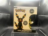 vitrine pour un magazine Pokémon avec une image de Pikachu dessus