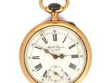 une montre de poche en or avec des chiffres romains sur le cadran